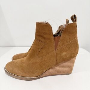 BLONDO Irving Waterproof Camel Suede Wedge Bootie Size 8